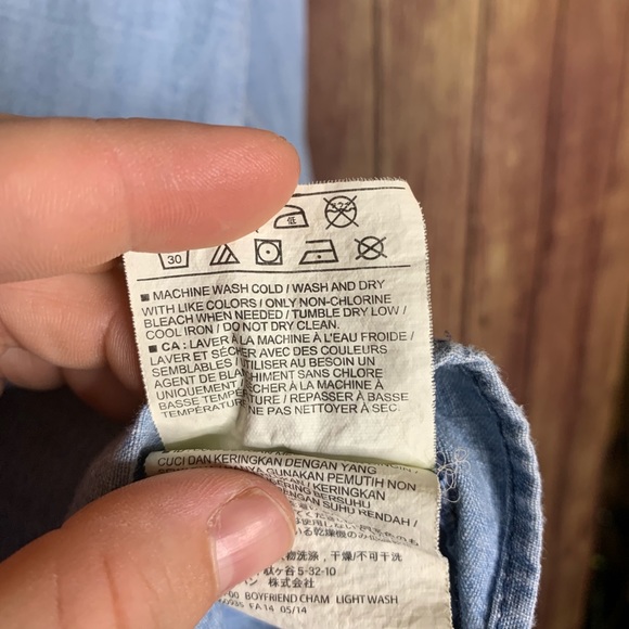 3/$25 Old Navy Oversized Chambray Button Up - Picture 6 of 7